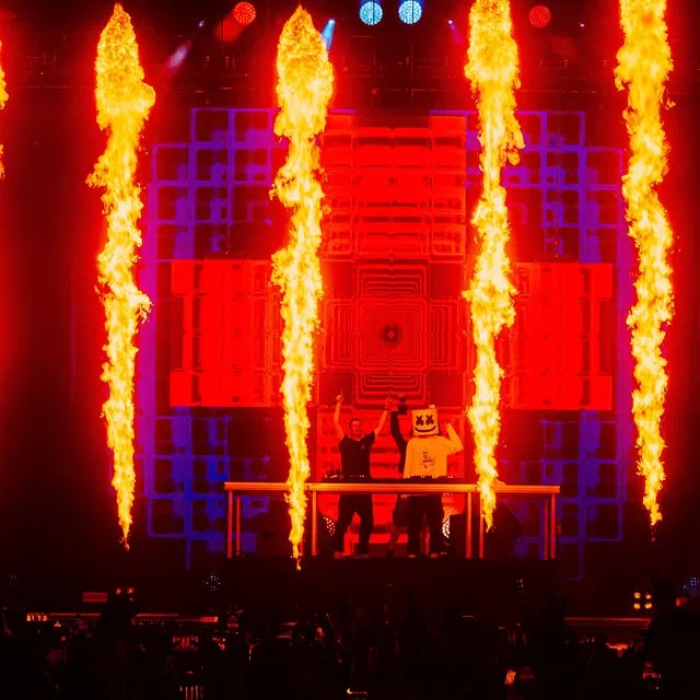 ¿Y lo increíble que ha sido ver a @martingarrix y a @marshmello juntos sobre el escenario de Peligro Fest? 🤩💙